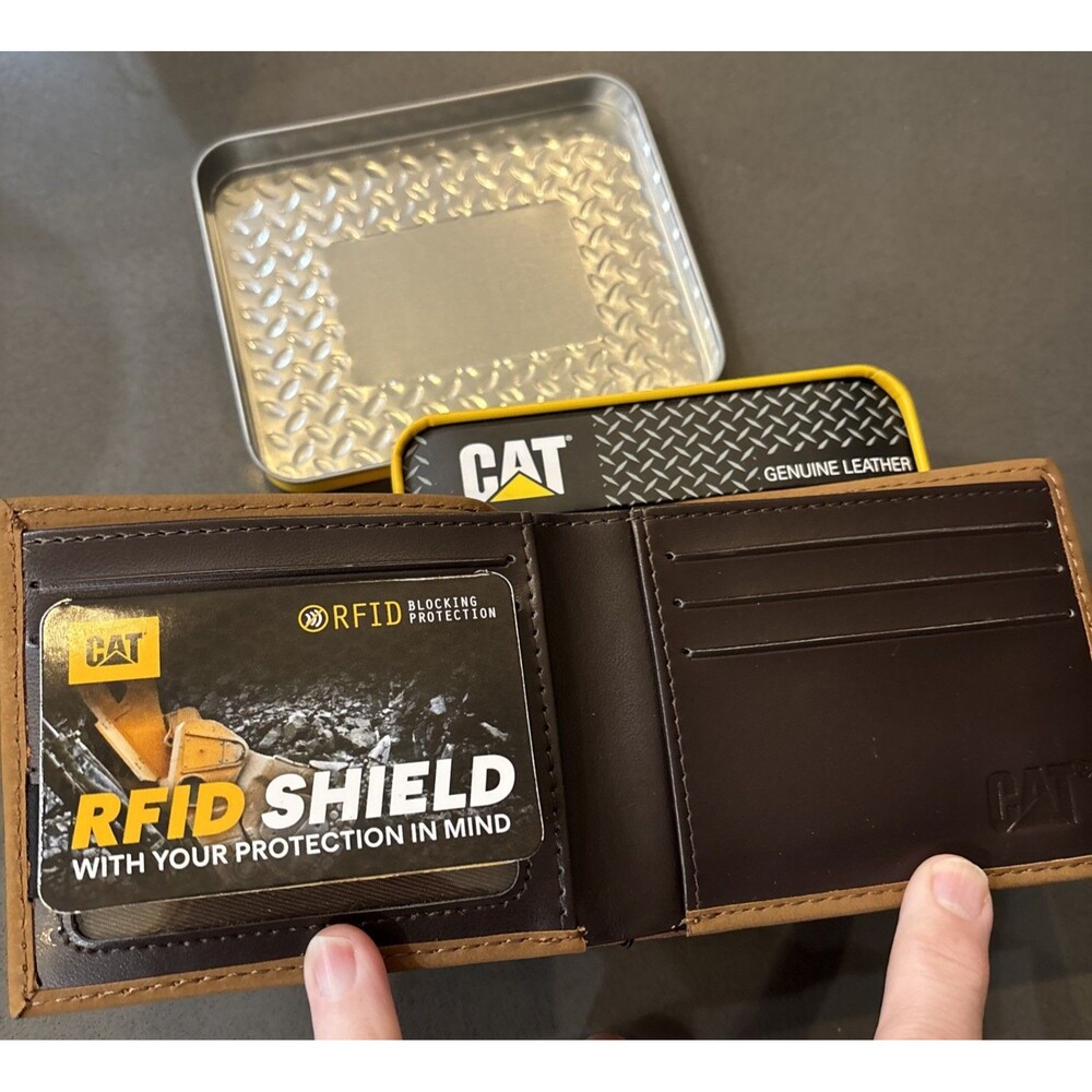 CAT Caterpillar Single BiFold Leather RFID Wallet  Embossed Logo Tan W/ Gift Tin - Picture 2 of 11